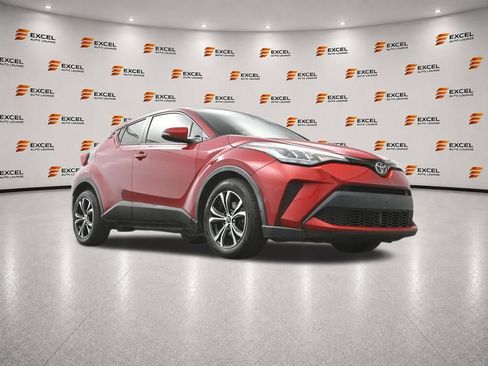 Used 2020 Toyota C-HR LE FWD image 40