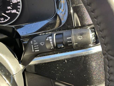 Certified 2025 Nissan Pathfinder SL w/ SL Premium Package image 28