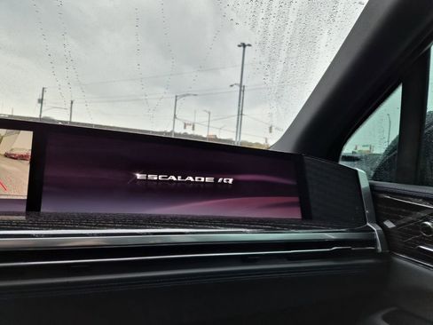 Used 2025 Cadillac Escalade IQ Luxury 1 w/ Smart Trailering package image 21