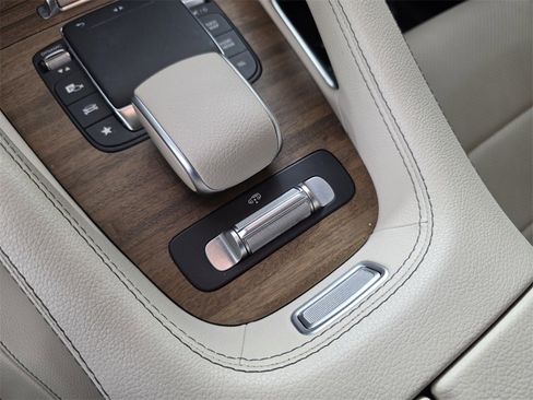 Certified 2022 Mercedes-Benz GLS 450 4MATIC image 27