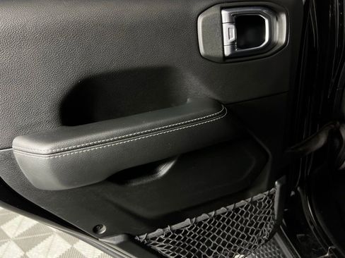 Used 2020 Jeep Wrangler Unlimited Sahara image 27