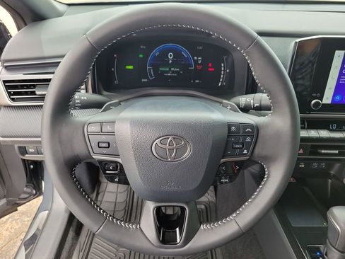 Used 2026 Toyota Camry SE FWD image 21