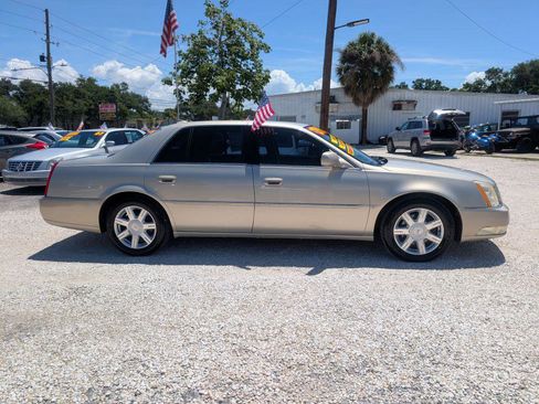 Used 2009 Cadillac DTS FWD image 4