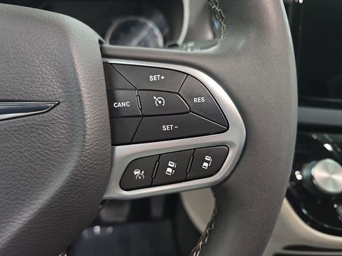 Certified 2023 Chrysler Pacifica Touring-L FWD image 20