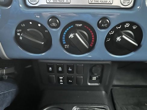 Used 2013 Toyota FJ Cruiser 4WD image 25