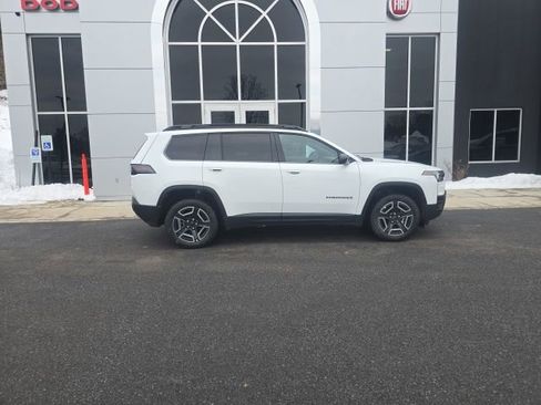 New 2026 Jeep Cherokee Laredo image 7