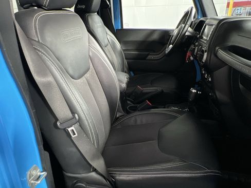 Used 2017 Jeep Wrangler Unlimited Sport image 25
