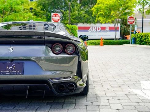 Used 2020 Ferrari 812 Superfast RWD image 28