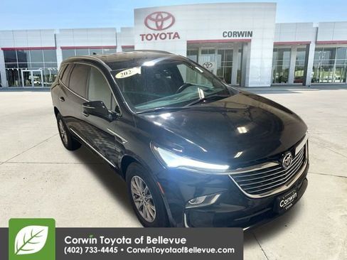 Used 2024 Buick Enclave Premium image 2