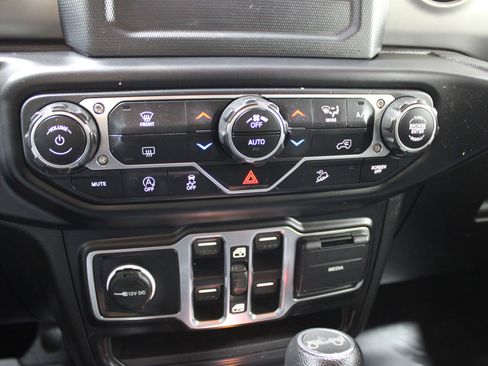 Used 2019 Jeep Wrangler Unlimited Sport S AWD/4WD image 21