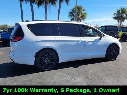 Used 2024 Chrysler Pacifica Limited w/ S Appearance Package image 7
