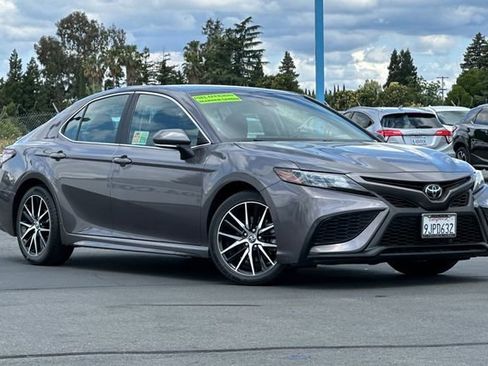 Used 2023 Toyota Camry SE FWD image 2