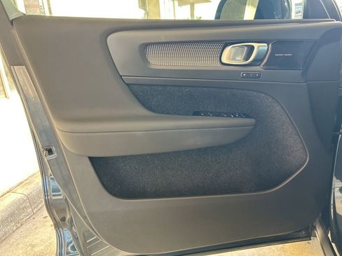 Used 2022 Volvo XC40 T5 R-Design w/ Advanced Package image 38