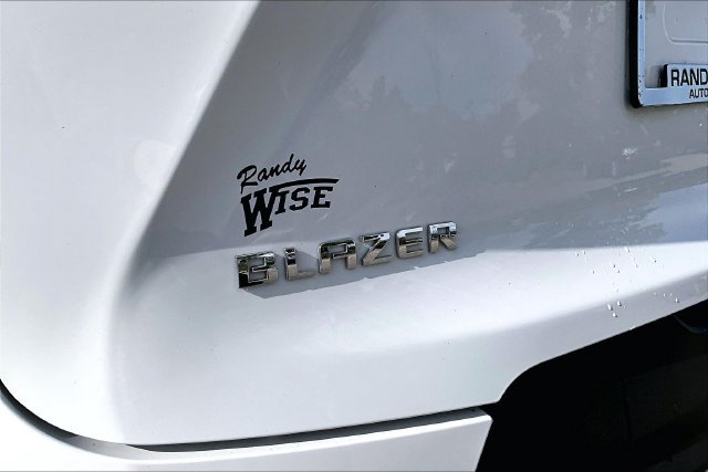 Used 2025 Chevrolet Blazer LT FWD image 8