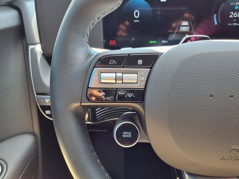 Used 2025 Hyundai Ioniq 5 SE image 16