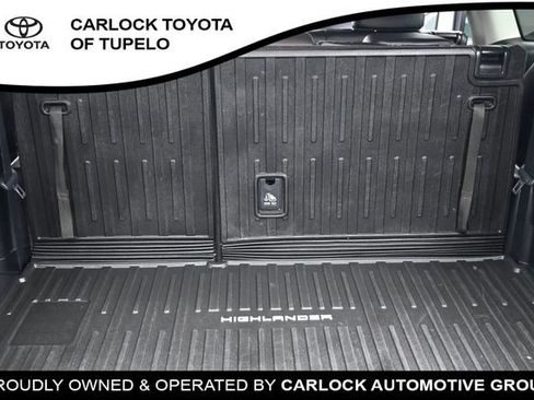 Used 2023 Toyota Highlander XLE AWD/4WD image 22