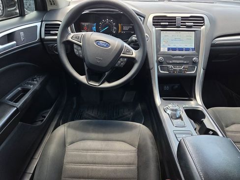 Used 2020 Ford Fusion SE FWD image 9