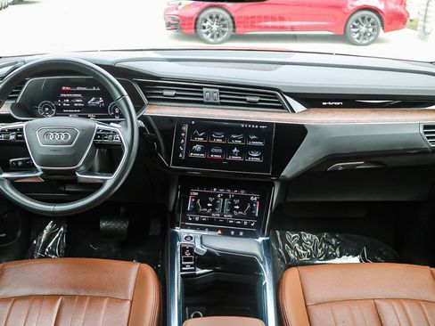 Used 2022 Audi e-tron Premium Plus w/ Premium Plus Package image 12
