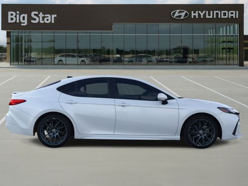 Used 2025 Toyota Camry XSE w/ Premium Plus Package image 5