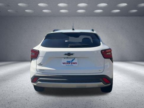 Used 2024 Chevrolet Trax LT w/ Driver Confidence Package FWD image 6