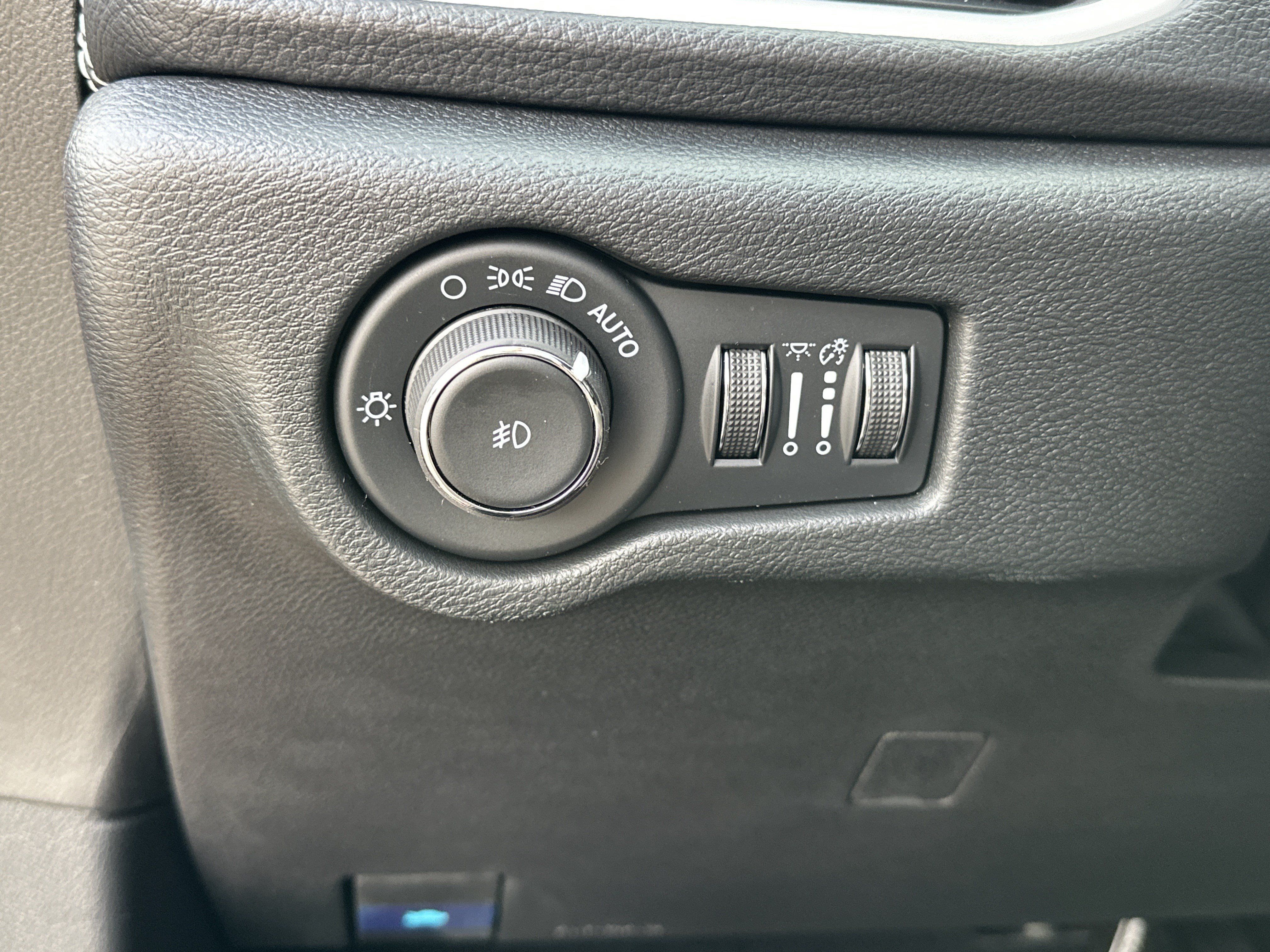 New 2026 Chrysler Pacifica Select FWD image 34