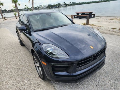 Used 2023 Porsche Macan AWD/4WD image 32