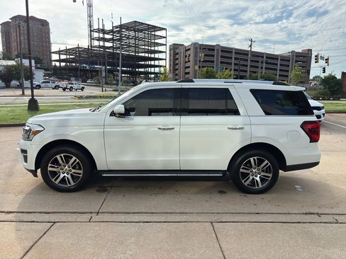 Used 2022 Ford Expedition Limited AWD/4WD image 5