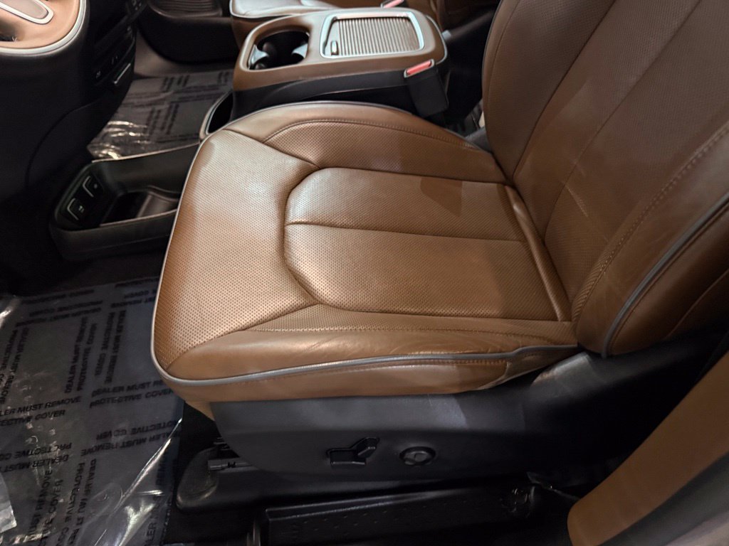 Used 2017 Chrysler Pacifica Limited w/ UConnect Theater Package FWD image 12