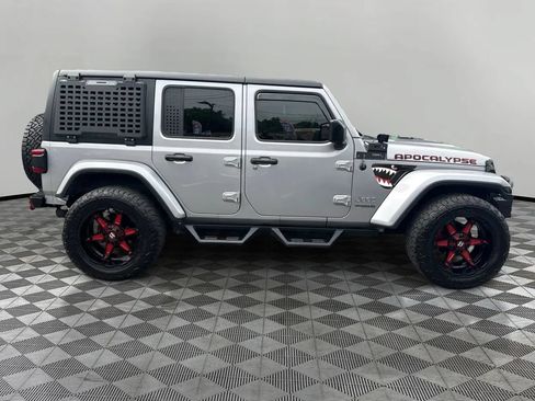 Used 2018 Jeep Wrangler Unlimited Sahara AWD/4WD image 4