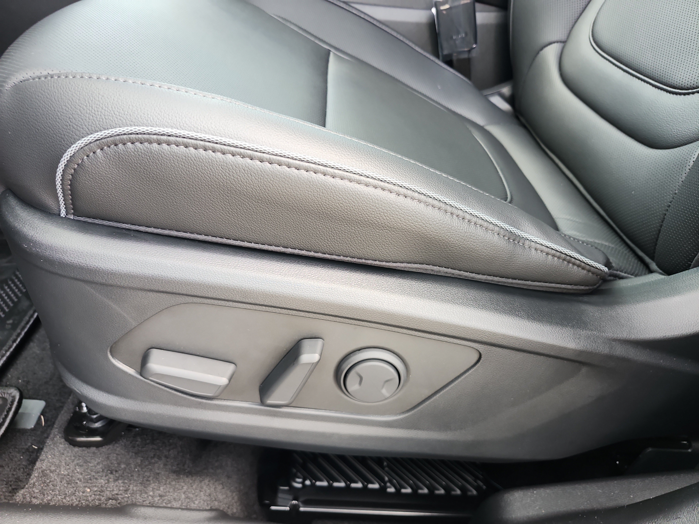 New 2026 Hyundai Tucson Limited AWD/4WD image 14