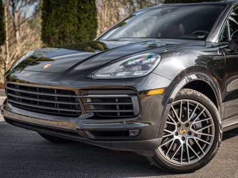 Used 2022 Porsche Cayenne Platinum Edition AWD/4WD image 2