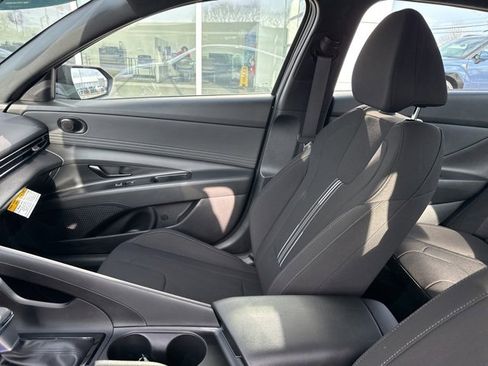 Certified 2025 Hyundai Elantra Sport image 22