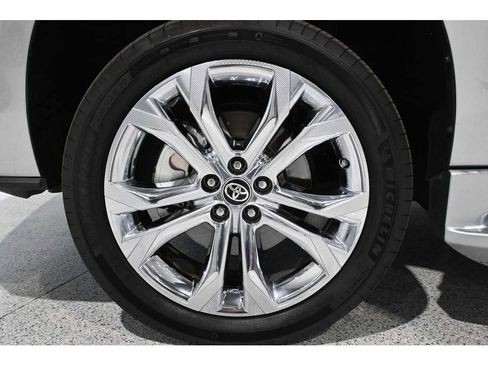 Used 2024 Toyota Sienna Platinum FWD image 12