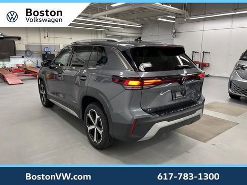 New 2025 Volkswagen Tiguan SE image 2