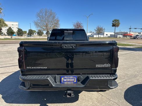 Used 2022 Chevrolet Silverado 3500 High Country w/ Safety Package II image 4