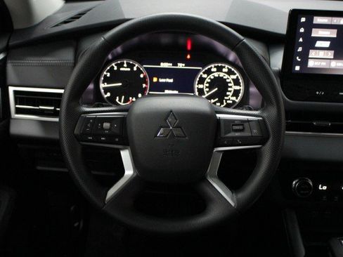 New 2026 Mitsubishi Outlander ES image 21