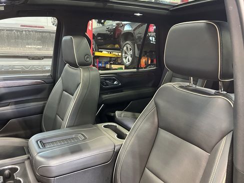 Used 2024 Chevrolet Tahoe Premier w/ Premium Package image 18