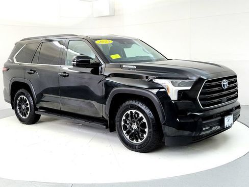 Used 2024 Toyota Sequoia SR5 w/ TRD Off-Road Package AWD/4WD image 7