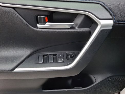 Used 2020 Toyota RAV4 XSE image 12