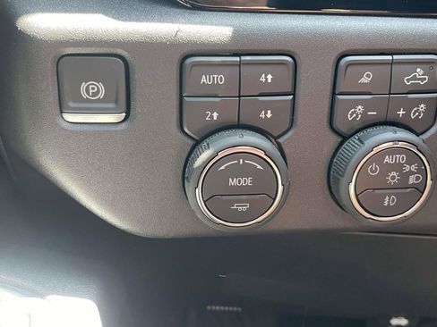 Used 2025 Chevrolet Silverado 1500 LT Trail Boss w/ LT Trail Boss Premium Package image 23