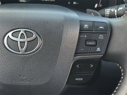 Used 2025 Toyota Camry SE image 15