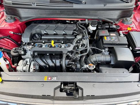 Used 2025 Hyundai Venue SEL FWD image 21