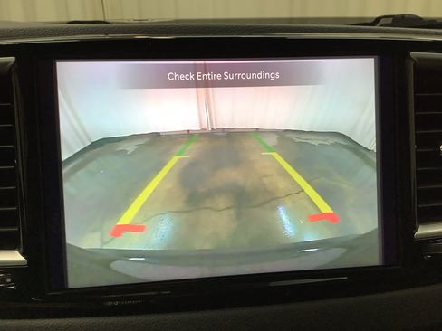 Used 2024 Chrysler Pacifica Touring-L FWD image 17