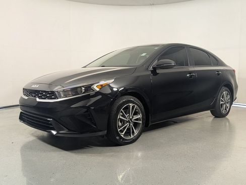 Used 2023 Kia Forte LXS w/ LXS Technology Package FWD image 3