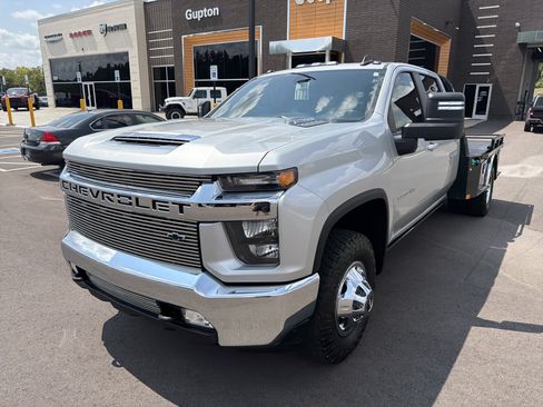 Used 2022 Chevrolet Silverado 3500 LT w/ Convenience Package AWD/4WD image 2