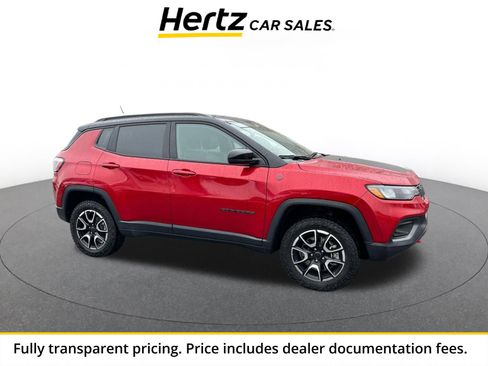 Used 2025 Jeep Compass Trailhawk AWD/4WD image 1