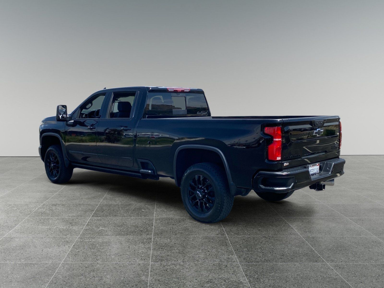Used 2025 Chevrolet Silverado 3500 High Country w/ Midnight Edition AWD/4WD image 3
