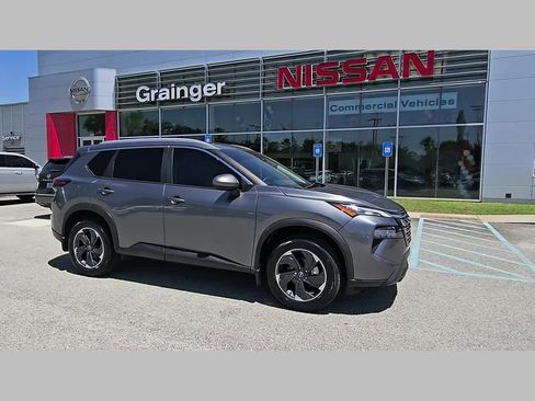 Used 2024 Nissan Rogue SV w/ SV Premium Package FWD image 38