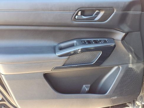 Used 2025 Nissan Pathfinder SV image 21