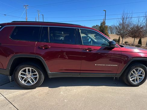 Certified 2024 Jeep Grand Cherokee L Laredo image 7